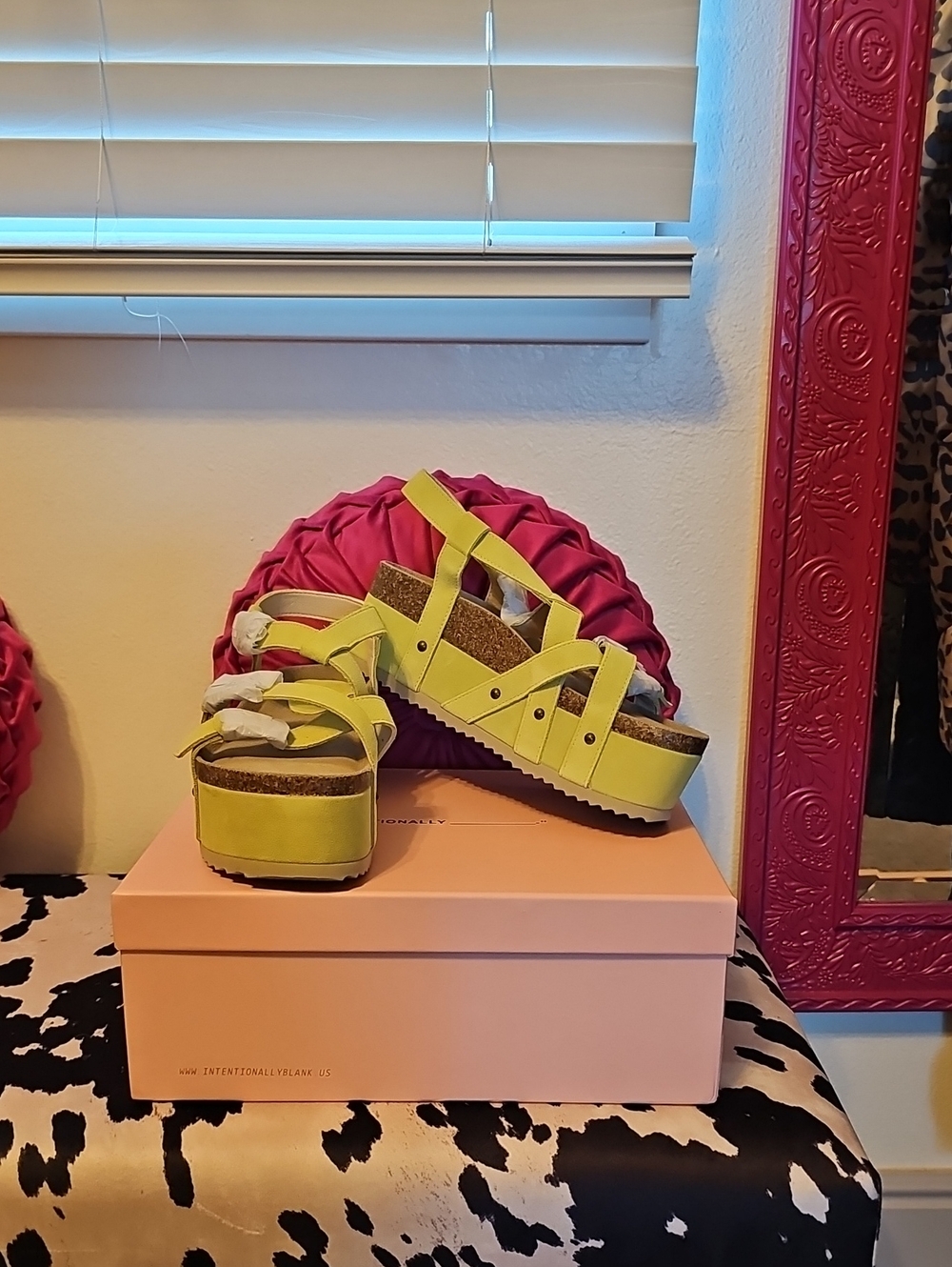●●INTENTIONALLY BLANK STRAP PLATFORM SANDALS NIB SIZE EU40/US9●●